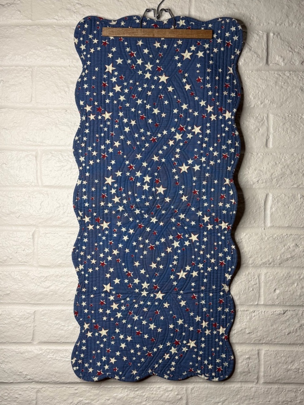 Longaberger Homestead Scallop Edge Americana Table Runner Stars & Stripes USA